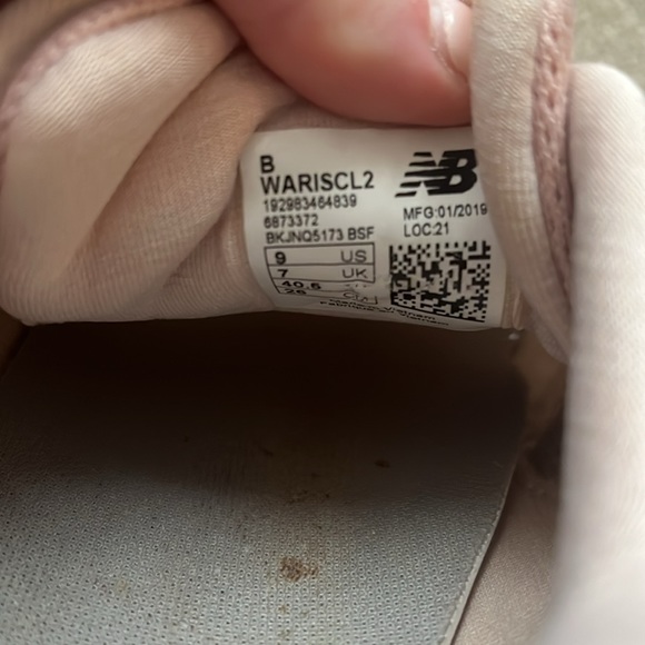 Women’s New Balance Pink Athletic Shoes Size 9 WORN ONCE - Picture 7 of 9